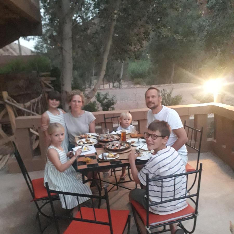 Riad Pizzeria Marhaba Akhendachou n'Ait Ouffi エクステリア 写真