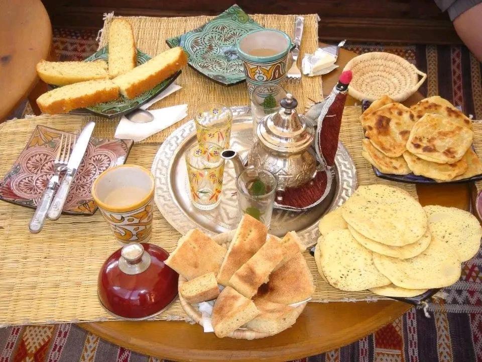 Riad Pizzeria Marhaba Akhendachou n'Ait Ouffi エクステリア 写真